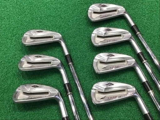 Juego de hierros Bridgestone TOUR STAGE X-BLADE 701G 7 piezas 4-Pw rígido N.S. Pro 950GH WF Foto 1 de 4