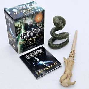 Running Press HARRY POTTER Miniatur LORD VOLDEMORT'S WAND Zauberstab & Nagini - Bild 1 von 3