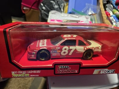 Joe Nemechek #87 Dentyne литая 1993 масштаб 1:24 новая - Изображение 1 из 2