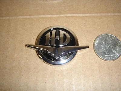 Harley Davidson OEM 14100748 Flat Stick On Road King Medallion Free Shipping - Imagen 1 de 3