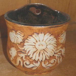 Quantock Designs Somerset - stoneware Wall Pocket vase 14 x 14 x 12 cm - Picture 1 of 4
