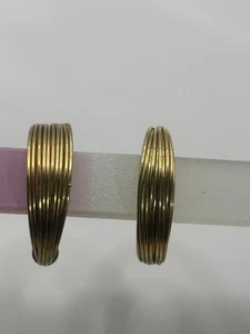 Goldfarbene strukturierte Creolen - Bild 1 von 5