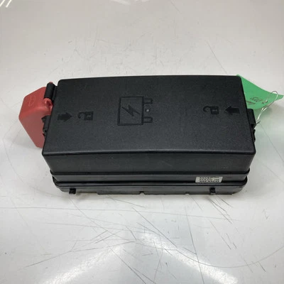 13599109  2008 - 2011 Cadillac DTS Buick Lucerne OEM Interior Fuse Block Box - Image 1 of 4