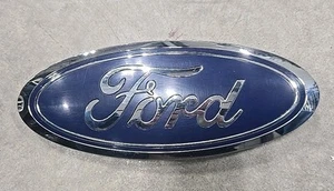 Puerta trasera emblema ovalado Ford F150 15-24 OEM FL3Z9942528A - Imagen 1 de 2