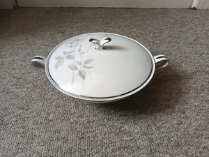 Noritake Melrose Covered Serving Dish | Porcelain Vegetable Tureen - Picture 1 of 7