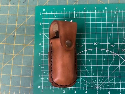 Bolsa de cargador horizontal de cuero hecha a mano para cinturón Foto 1 de 4