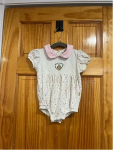 Body vintage classico Pooh con colletto Winnie the Pooh ricamato taglia 9 mesi - Foto 1 di 5