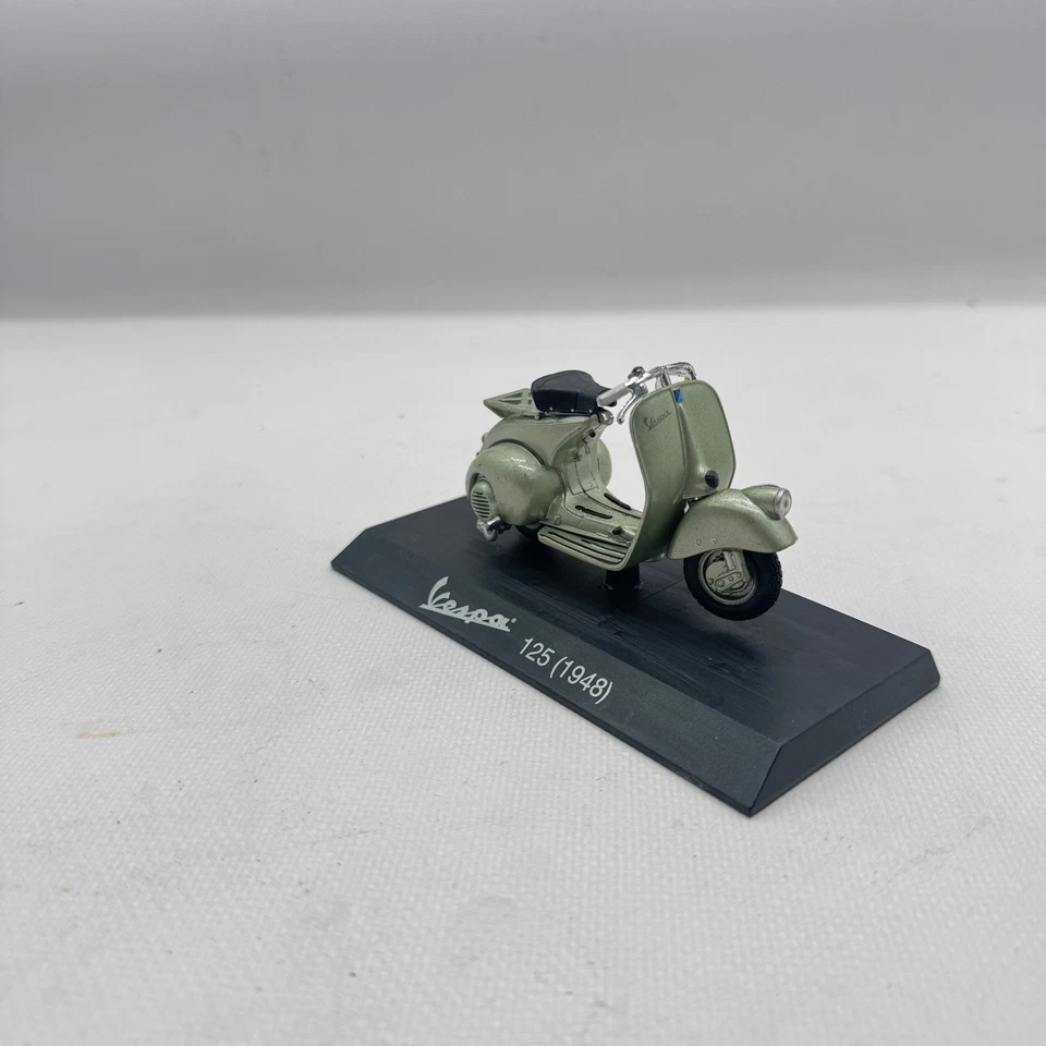 MODELLINO SCOOTER VESPA 125 1948 - MAISTO - SCALA 1:18 - Immagine 1 di 4