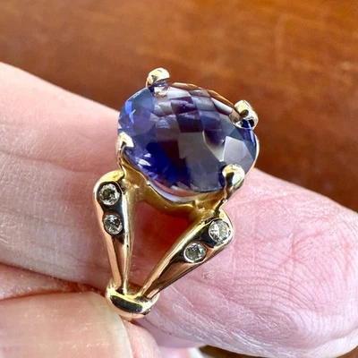 Anillo redondo de oro amarillo de 10 quilates de 5,6 gramos de iolita facetada y diamantes naturales talla 5,75 Foto 1 de 4