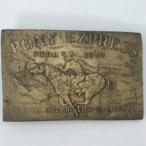 Fibbia per cintura vintage Pony Express Overland Mail Company ottone 1849 prima classe US - Foto 1 di 4