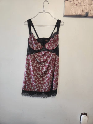 Lencería Sophie Theallet For Cacique Chemise negra encaje gris hojas en vino Plus Foto 1 de 3