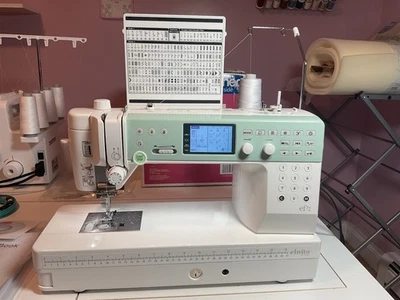 Máquina de coser y acolchar computarizada de alta velocidad Elna Elnita EF72 + Bonus Foto 1 de 4