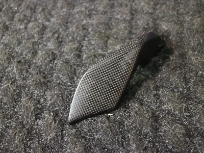 Protetor de corrente inferior traseiro de fibra de carbono Ducati 1199 1299 Panigale fabricante de equipamento original, ótimo negócio!! - Imagem 1 de 2