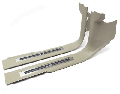 Пластина подоконника с подсветкой со стороны водителя и пассажира GMC Yukon 2015-2019 годов выпуска  - Изображение 1 из 4