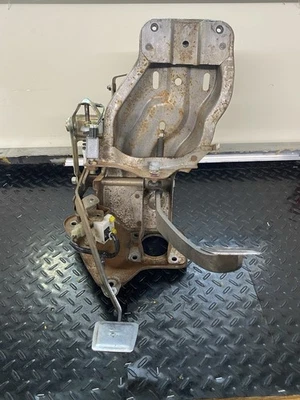 OEM 1986-1993 Mazda B2200 B2600 Clutch Brake Pedals Set - Image 1 of 4