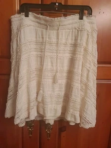 Torrid 2 Mini Spitze gesmokte Taille Skater Rock Natur Größe 2 - Bild 1 von 7
