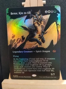 Betor, Kin to All - FOIL (Borderless) - Tarkir Dragonstorm - Casi nuevo (ver fotos) Magic The Gathering - Imagen 1 de 3