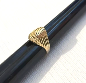 Anillo cúpula acanalada de oro amarillo liso de 14 quilates 7,4 gramos talla 7 - Imagen 1 de 17