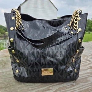 Michael Kors Tasche Schultertasche schwarz Logo Print Lackleder 12,5 Zoll hoch - Bild 1 von 9
