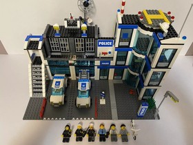 LEGO 7498 City Police Station 100% Complete NO STICKERS