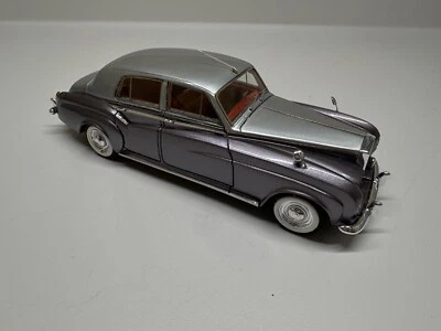 Resin Model Car 1/43 1955 Rolls Royce Silver Cloud - Image 1 of 4