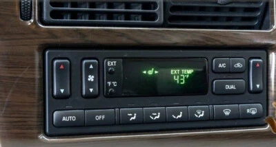 Ford Explorer, Mercury Mountaineer, 2002, 2003, control digital de aire acondicionado y calefacción Foto 1 de 4