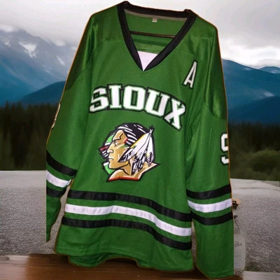 NWOT Custom Jonathan Toews North Dakota Fighting Sioux Hockey Jersey Mens L🏒9🥅 - Image 1 of 4