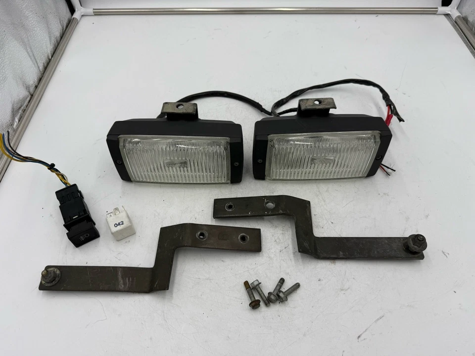 Classic Saab 900 90-93 Fog Lights Mounting Brackets Switch & Relay OEM - Imagem 1 de 4