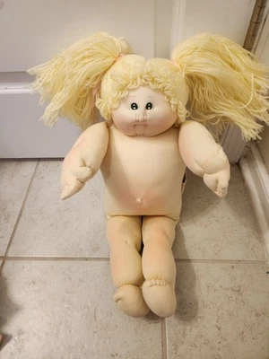Vintage Cabbage Patch Kids Soft Sculpture Little People Blonde Girl Doll  #W - Image 1 of 4
