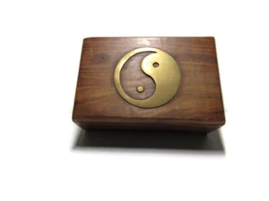 Brass Ying Yang Wooden Box Unisex Hinged Trinket Box Man Cave Boho - Bild 1 von 10