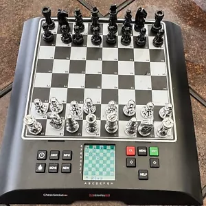 Millennium Chess Genius PRO Digitales Elektronisches Schachspiel Schwarz & Silber Chrom - Bild 1 von 11