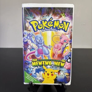 Pokemon The First Movie VHS Tape Mewtwo vs Mew Clamshell Case 2000 - Imagen 1 de 8