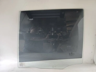 Kia Rondo LX 2007-2011 4 puertas, L. puerta trasera conductor solo vidrio tintado. OEM  Foto 1 de 4