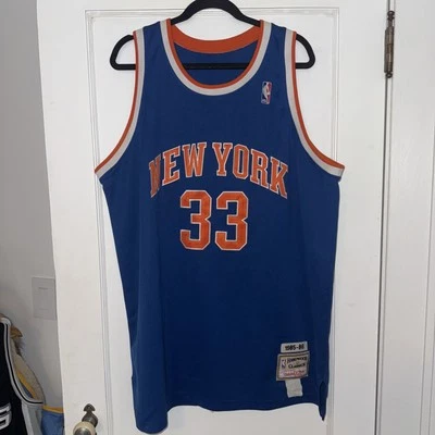 Camiseta deportiva Mitchell & Ness Swingman New York Knicks Road 1985-86 Patrick Ewing Royal Foto 1 de 4