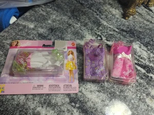 3 vestidos de fiesta y zapatos a juego para muñeca Barbie Y2K NUEVO de colección - Imagen 1 de 4