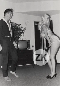 JAYNE MANSFIELD Blonde M. HARGITAY Bodybuilder TV Cheesecake Kitsch Foto 50er Jahre - Bild 1 von 1