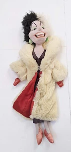 Disney Store Crudelia DeVille Crudelia de Vil Peluche 22” Bambola Cappotto di Pelliccia Villain - Foto 1 di 2