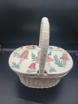 Cartera canasta de mimbre blanca MCM pintada 3D setas con tapa de madera Hong Kong de colección Foto 1 de 4