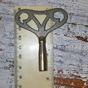 Old NOS Steel Clock Winding Large Ornate Wing Key Size 4.25mm (kr2) - Picture 1 of 5