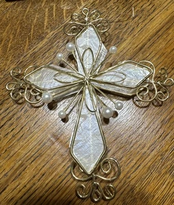 Capiz Muschelkreuz goldfarben Schriftrollen Kunstperlen Ornament religiös Weihnachten - Bild 1 von 5