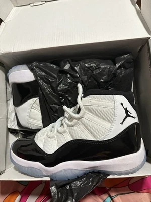 Niño Jordan Talla 3 Blanco y Negro Nunca Usado. Excelente estado con caja. Foto 1 de 2