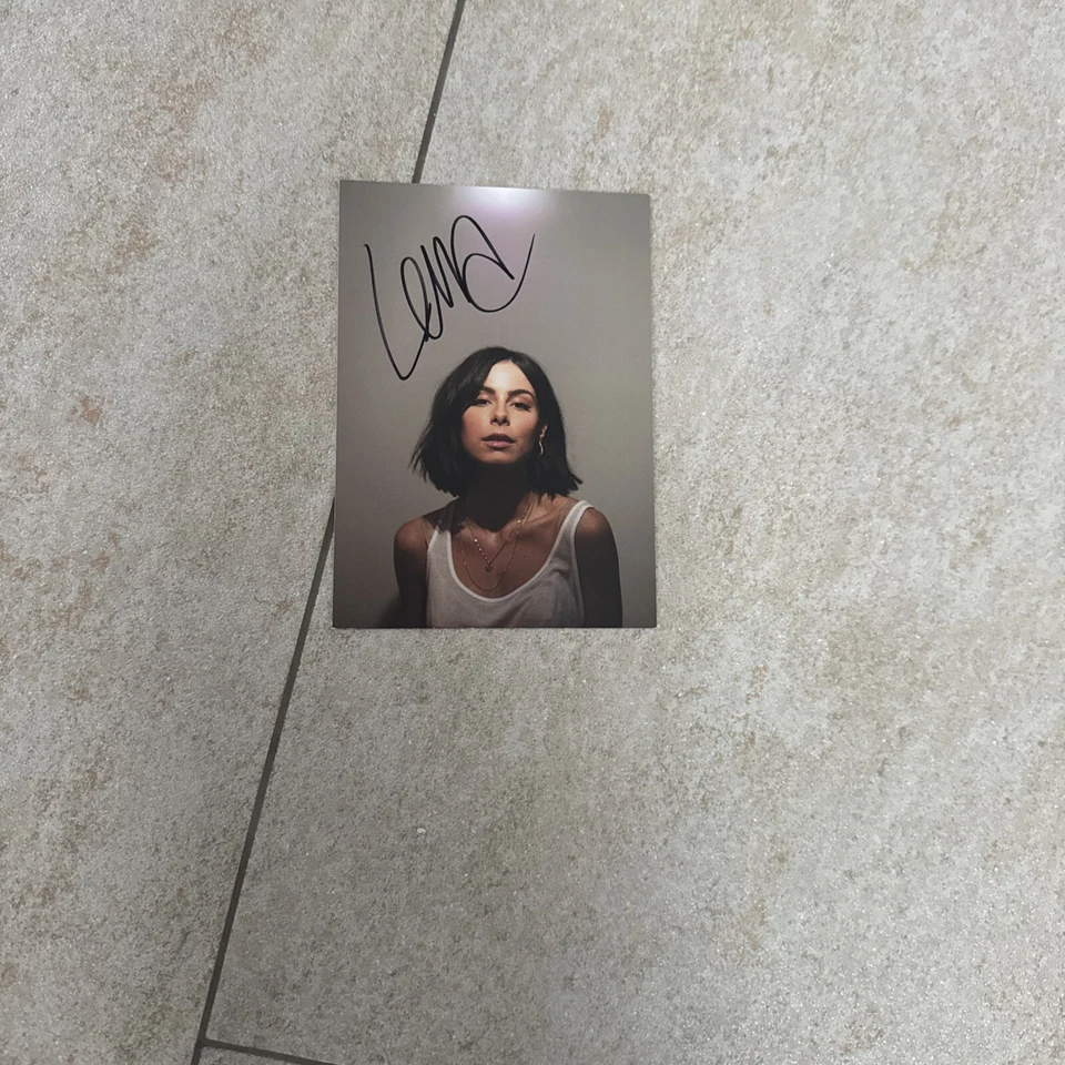 Lena Meyer Landrut 2025 Original Signiert Autogrammkarte Neu - Bild 1 von 1