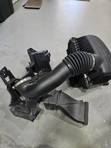 2019-2023 DODGE RAM 1500 5.7L ENGINE AIR CLEANER FILTER BOX 68319602AA OEM - Picture 1 of 3