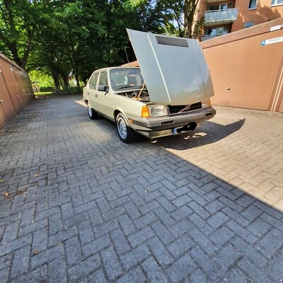 Oldtimer Volvo 340 DL Erstzulassung  April 1987 - Bild 1 von 4