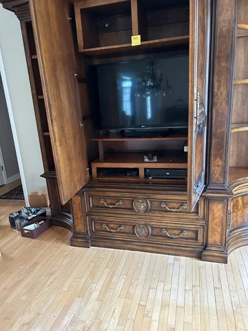Vintage Walnut Henredon Cabinet / Armoire / With Lighted Display & Glass Shelves Cover