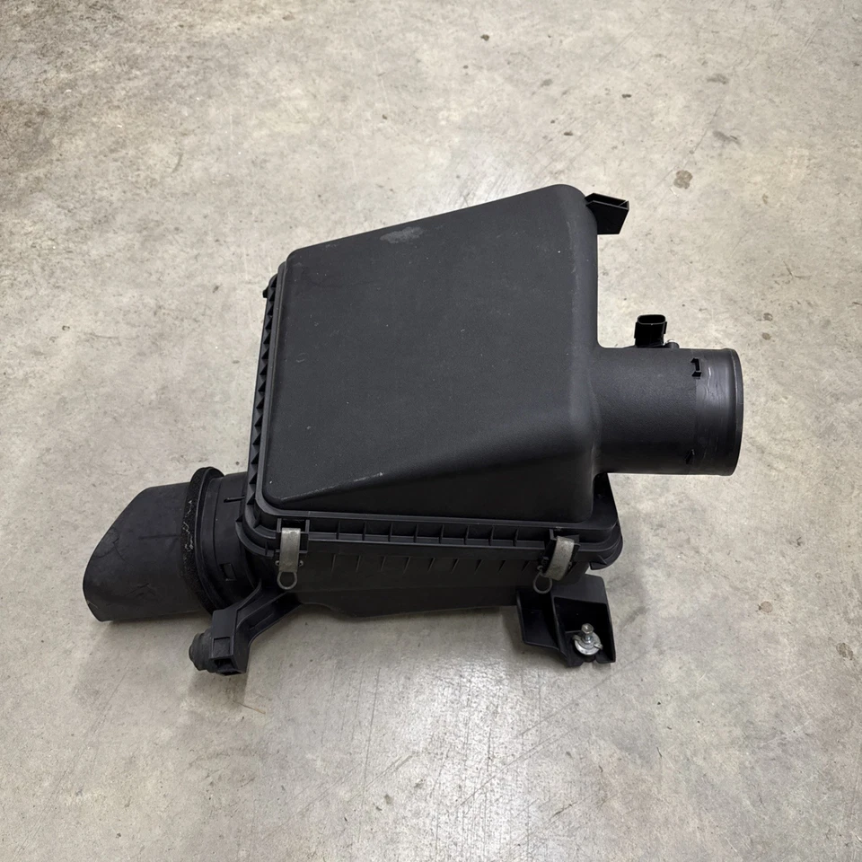 Caja de admisión de filtro de aire Toyota Tundra 2007-2021 solo OEM Foto 1 de 4
