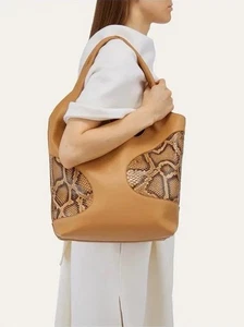 3000 $ Salvatore Ferragamo Hobo Bag mit Cut-Out-Details, hellkaramell - Bild 1 von 15