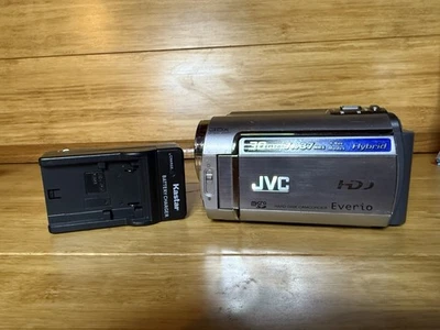 JVC Everio GZ-MG330HU 30GB HDD 35x Optical Zoom Silver Compact Digital Camcorder - Image 1 of 4
