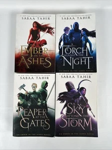Ember in the Ashes Series 4 Book Set By Sabaa Tahir Paper Back Soft Cover - Foto 1 di 14