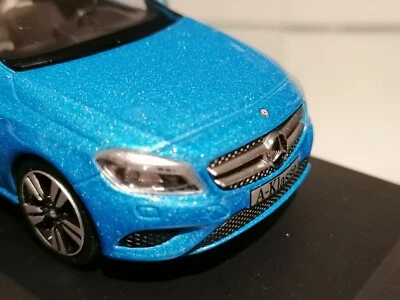 Schuco 1/43 Mercedes Classe A W176 South seas blue MINT with box dealer edition - Immagine 1 di 4